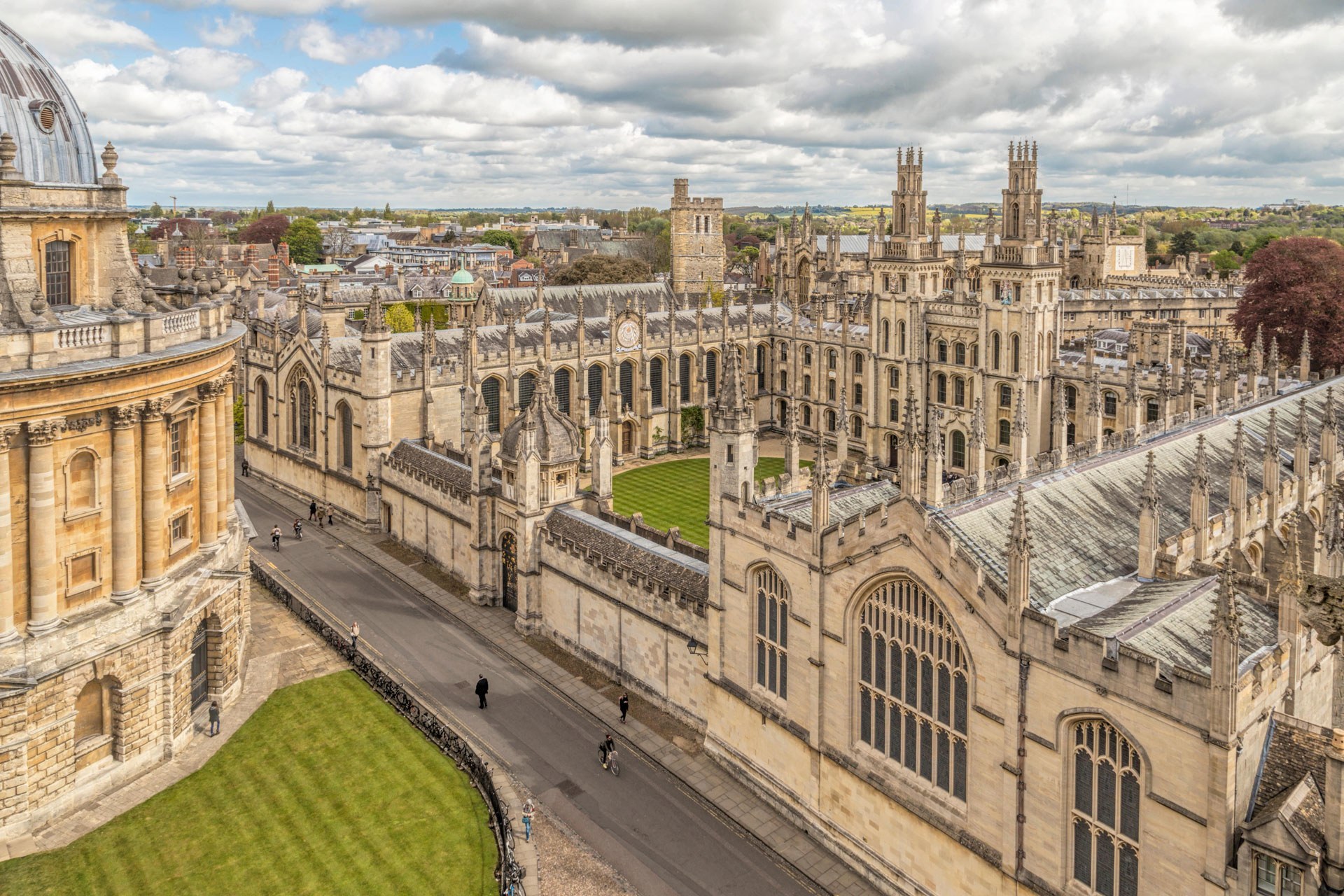 Experience the world's leading university city Oxford